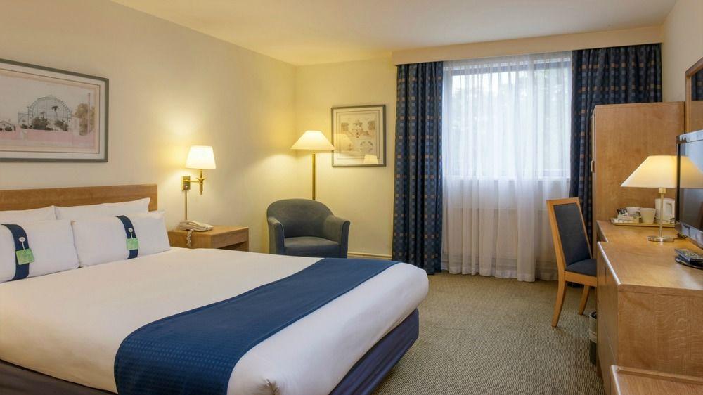 Holiday Inn Warrington By Ihg Buitenkant foto