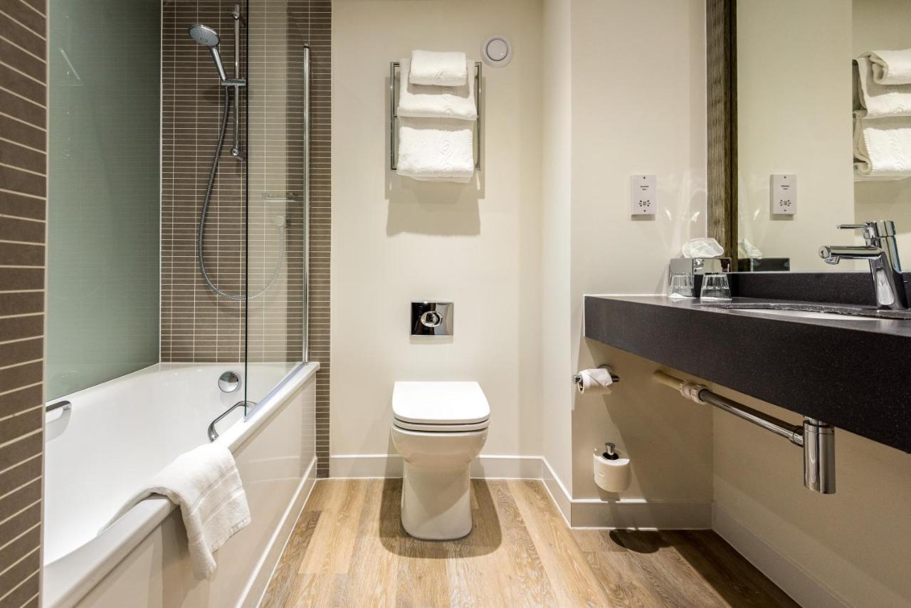 Holiday Inn Warrington By Ihg Buitenkant foto