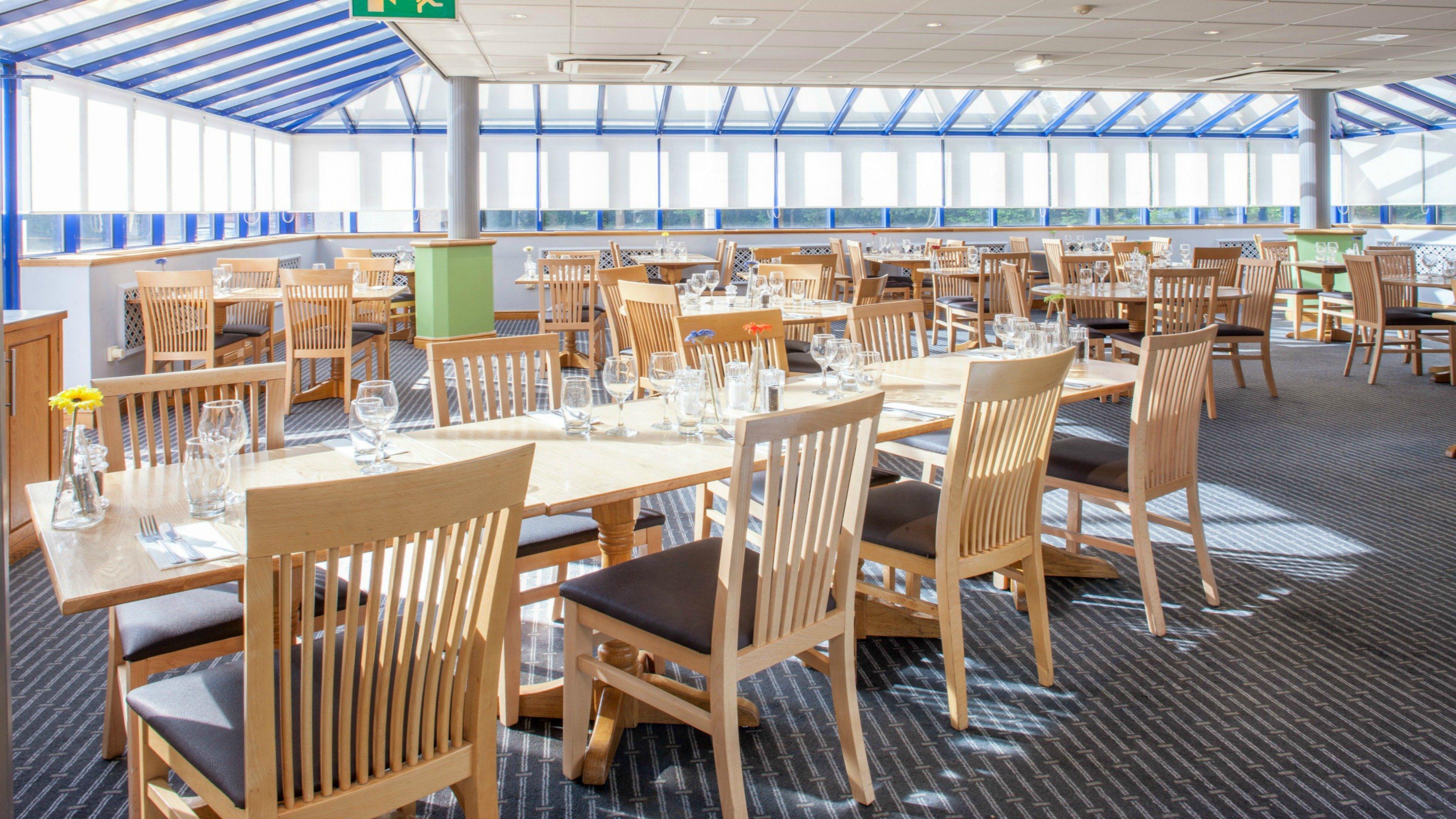 Holiday Inn Warrington By Ihg Buitenkant foto