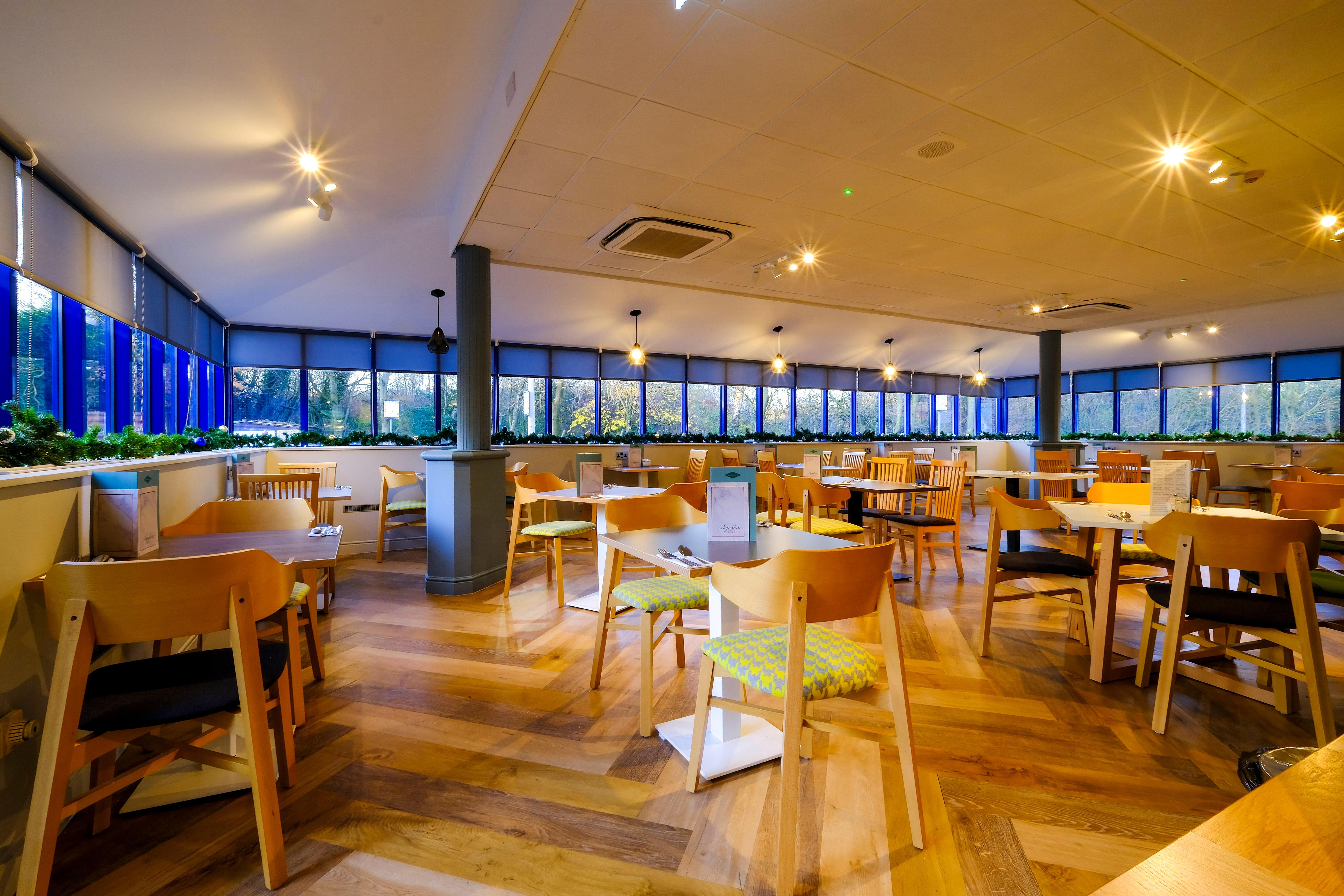 Holiday Inn Warrington By Ihg Buitenkant foto
