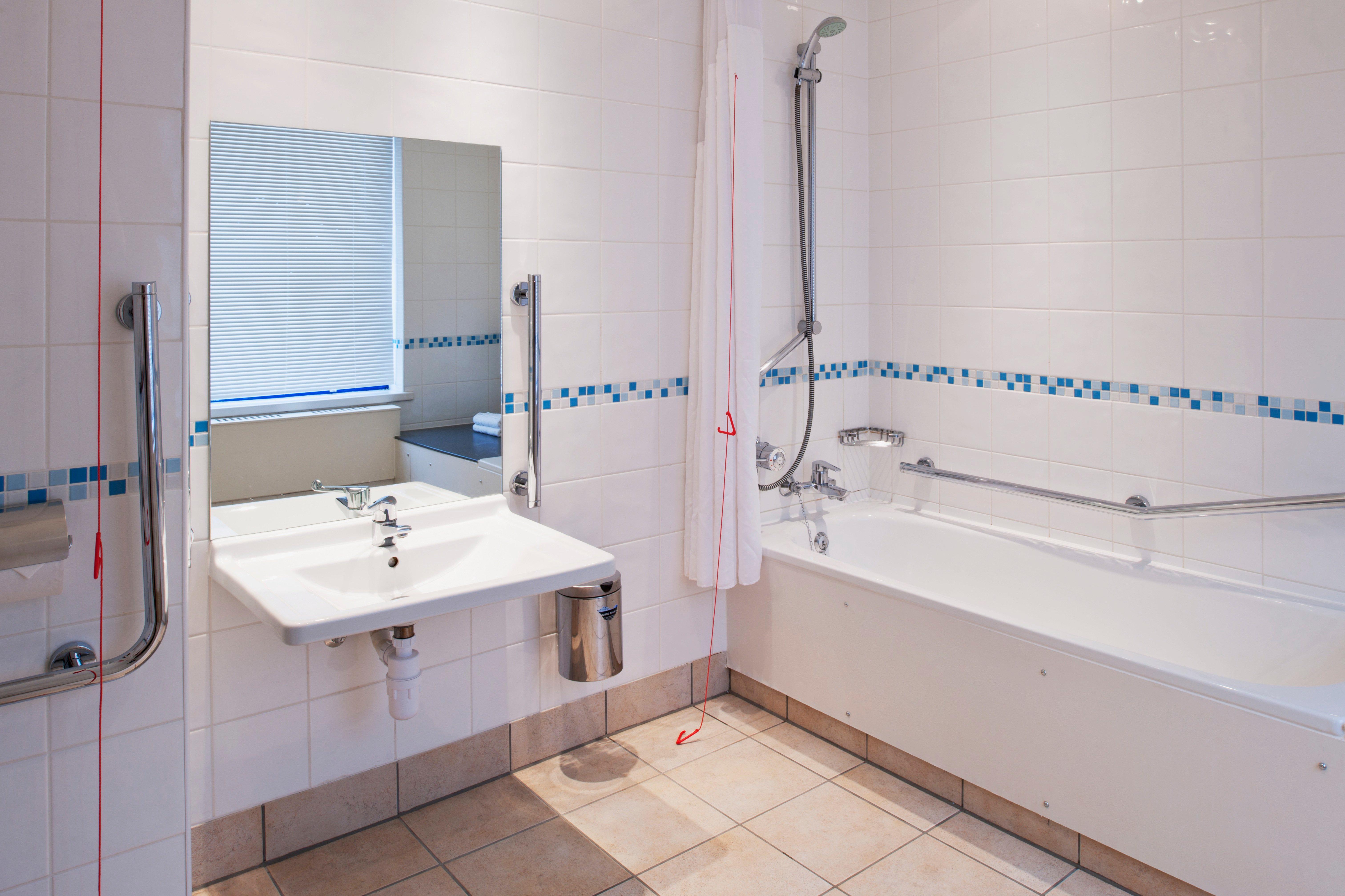 Holiday Inn Warrington By Ihg Buitenkant foto