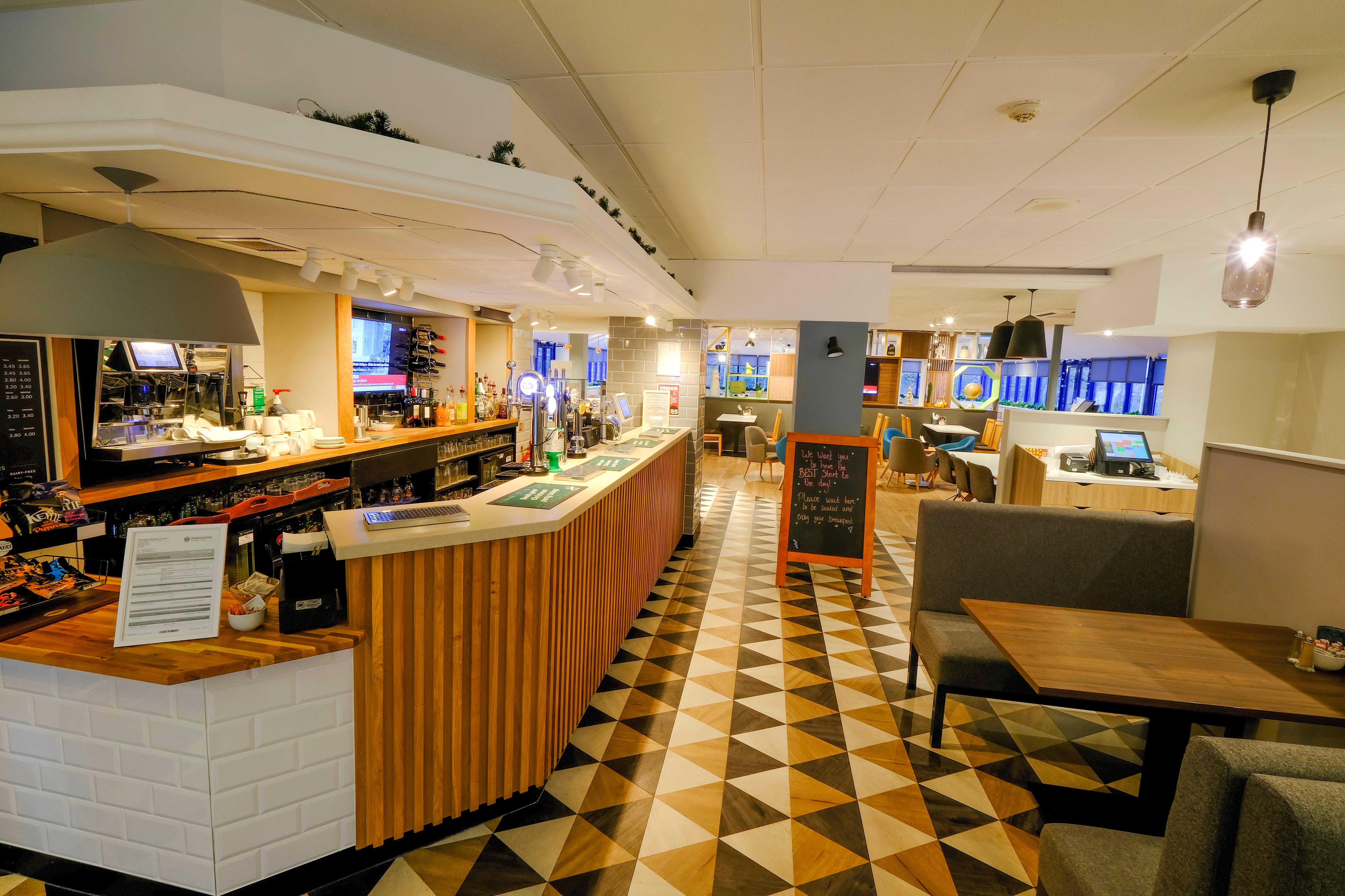 Holiday Inn Warrington By Ihg Buitenkant foto