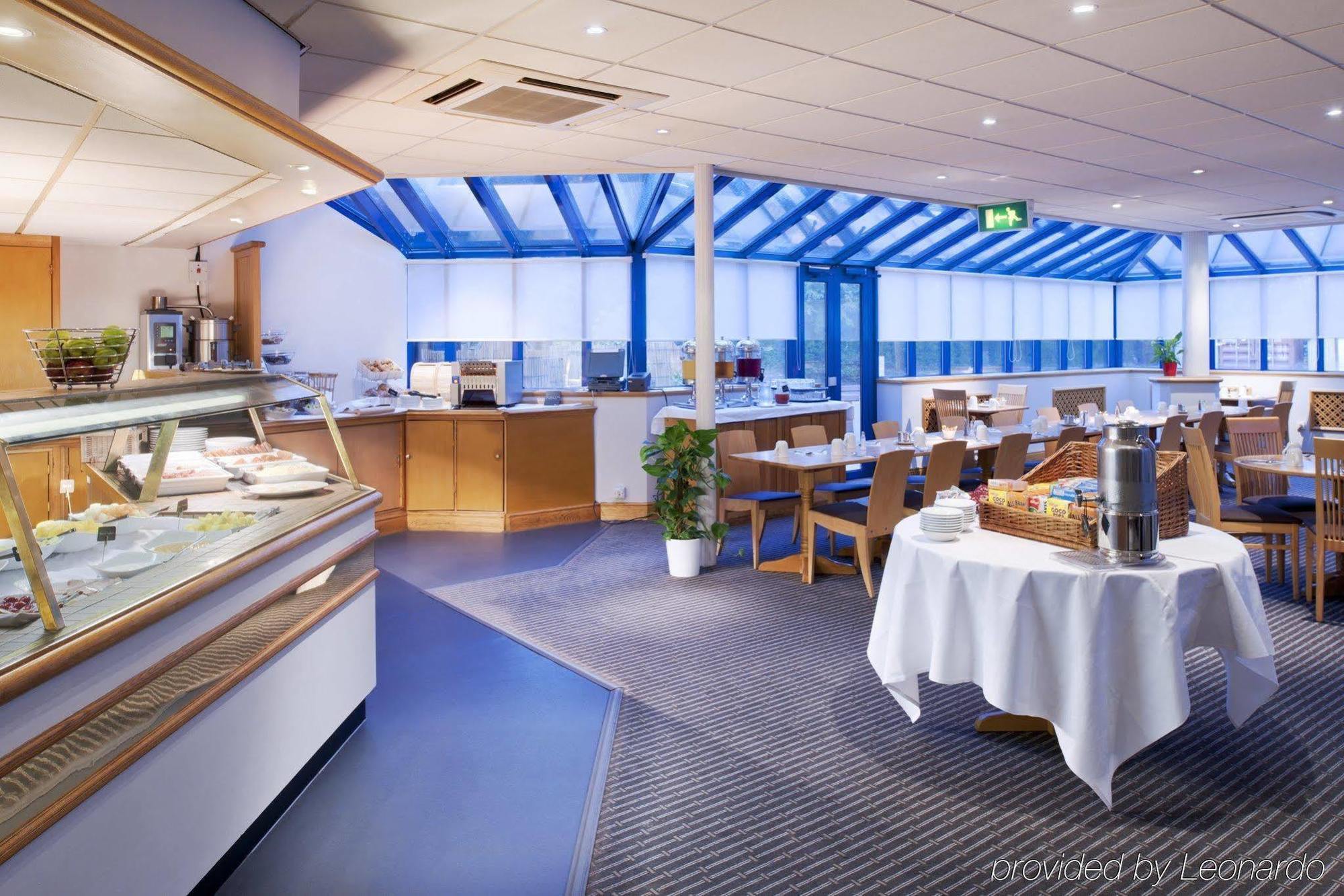 Holiday Inn Warrington By Ihg Buitenkant foto