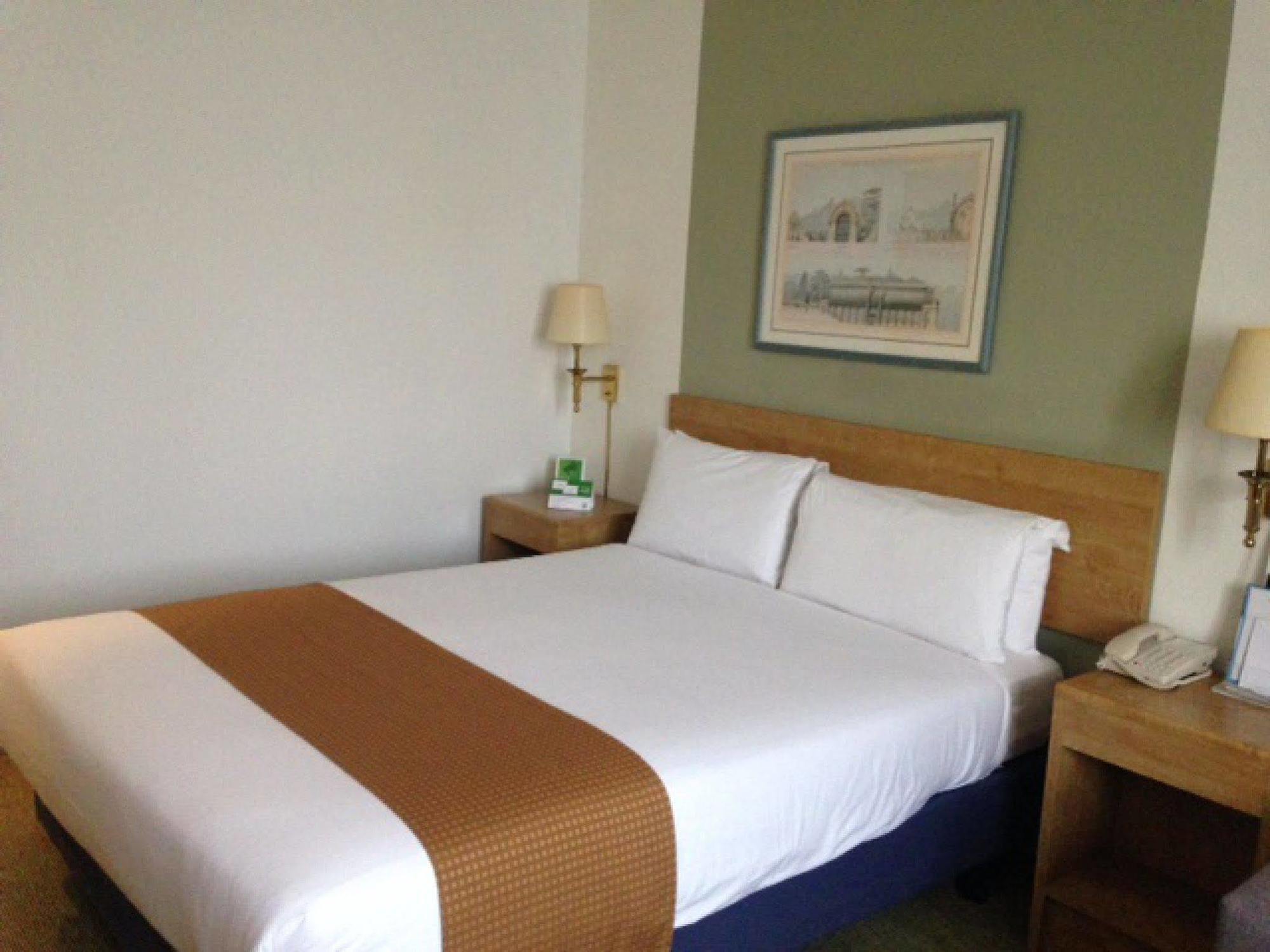 Holiday Inn Warrington, An Ihg Hotel Buitenkant foto